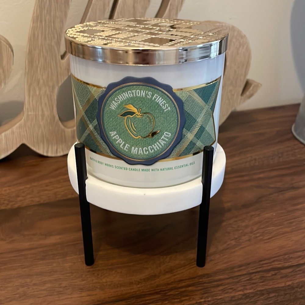 Bath and Body Works Washington’s Finest Apple Macchiato 3-Wick Candle New